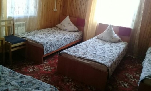 Четырёхместный номер без удобств (коттедж №2)