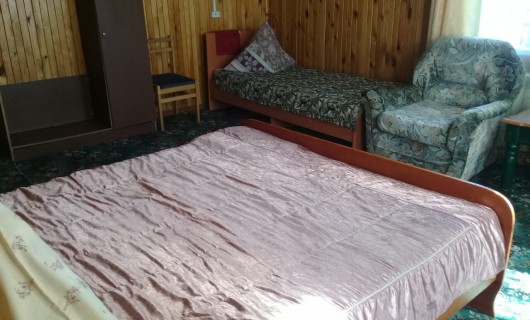 Трехместный номер без удобств (коттедж №2)