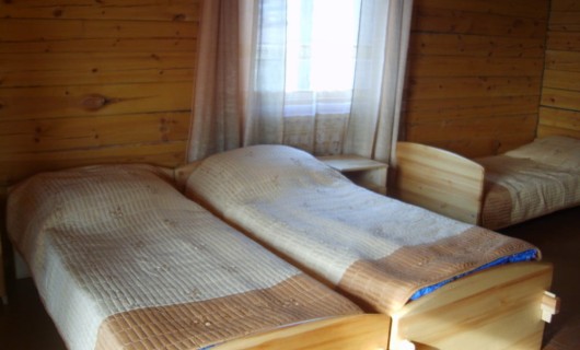 3-х местный благоустроенный однокомнатный номер в отдельно-стоящем  домике на два номера № 9/1 - № 18/2