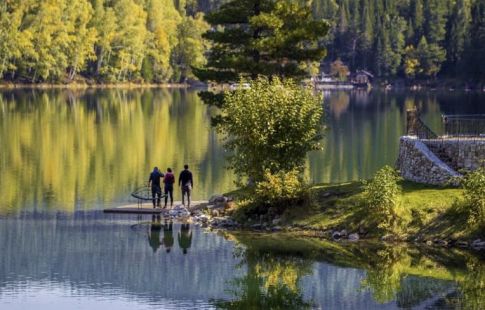 Однодневная теплоходная экскурсия на «Теплые Озера»
