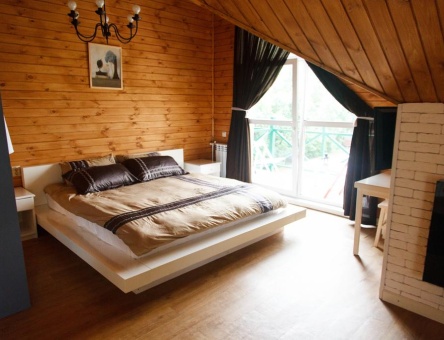 LARCH  boutique hotel