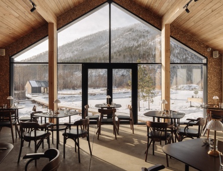 KHAN Glamping Goloustnoye